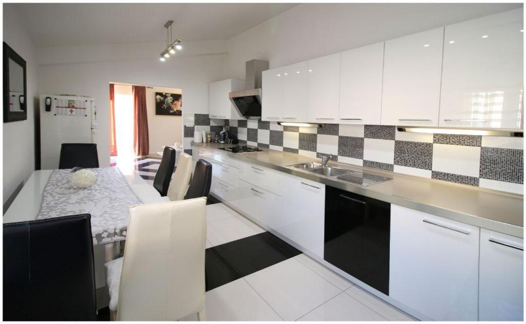 Mikelin Apartment Primosten Exterior photo