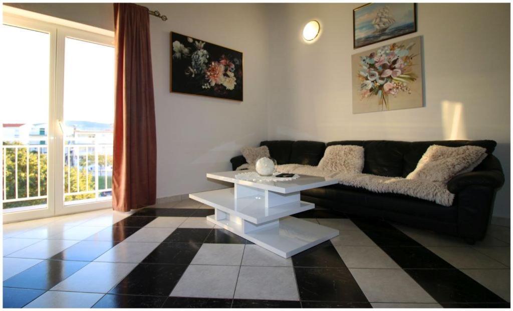 Mikelin Apartment Primosten Exterior photo