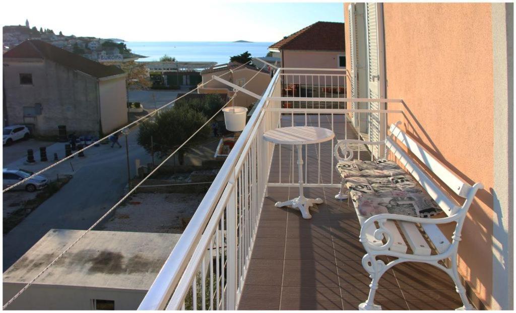 Mikelin Apartment Primosten Exterior photo